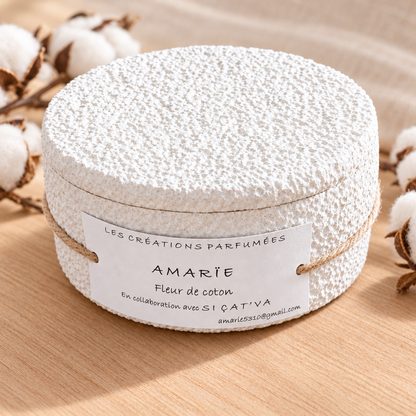 Bougie fermée avec branches de coton